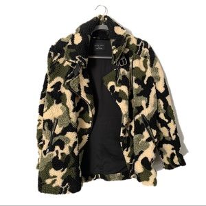 Camo jacket with buckle detail